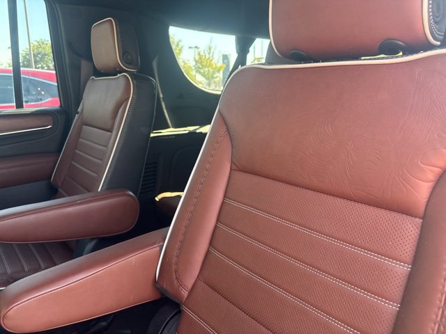Used 2023 GMC Yukon XL Denali Ultimate AWD/4WD image 4