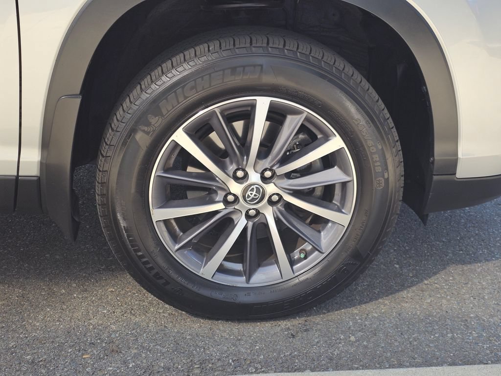 Used 2019 Toyota Highlander XLE AWD/4WD image 9