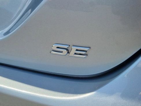 Used 2022 Toyota Camry SE FWD image 6