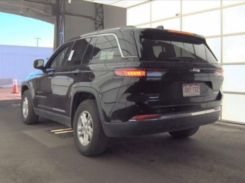 Used 2024 Jeep Grand Cherokee Laredo AWD/4WD image 4