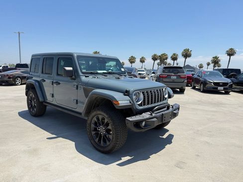 Used 2025 Jeep Wrangler Unlimited Sahara AWD/4WD image 4