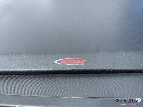 Used 2018 GMC Sierra 1500 SLT AWD/4WD image 8