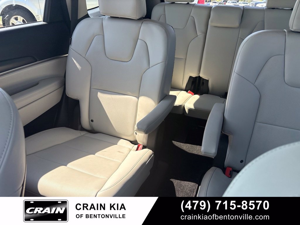 Certified 2024 Kia Telluride S w/ S Sunroof Package AWD/4WD image 17