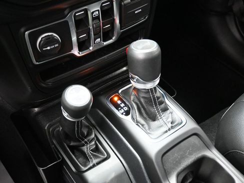 Used 2023 Jeep Wrangler Unlimited Sahara w/ Cold Weather Group AWD/4WD image 26