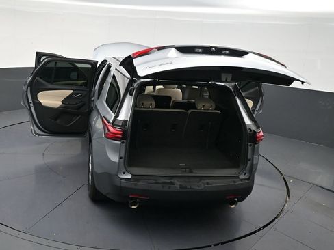Used 2023 Chevrolet Traverse LS image 32
