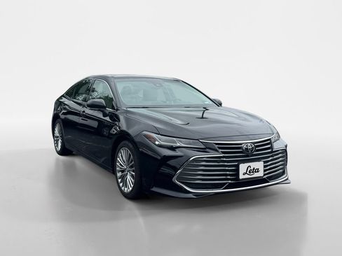 Used 2019 Toyota Avalon Limited w/ Advanced Safety Package FWD image 2