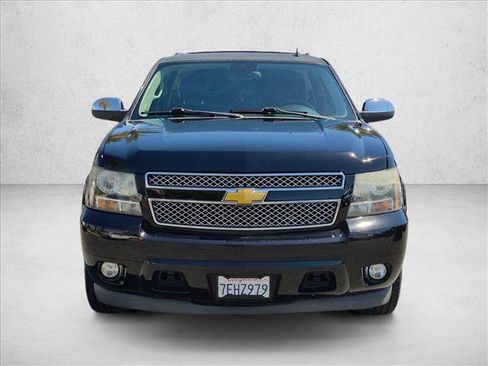 Used 2014 Chevrolet Suburban LTZ RWD image 2