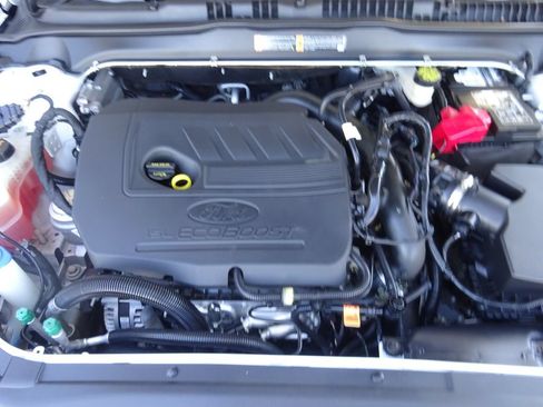 Used 2017 Ford Fusion SE w/ Fusion SE Technology Package FWD image 11