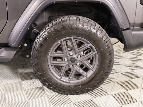 Used 2024 Jeep Wrangler Sport S image 17