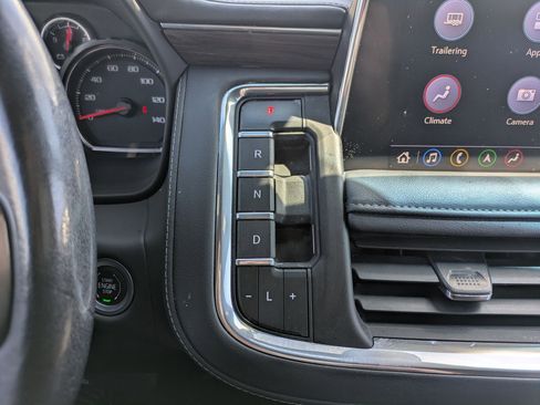 Used 2021 Chevrolet Tahoe Z71 w/ Luxury Package AWD/4WD image 27
