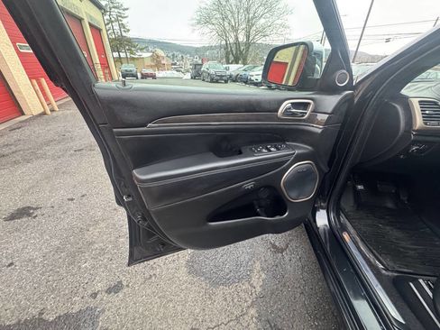 Used 2016 Jeep Grand Cherokee Overland w/ Advanced Technology Group image 30