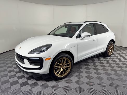 Certified 2026 Porsche Macan AWD/4WD image 1