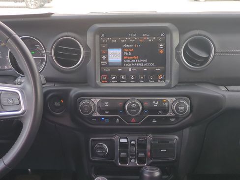 Used 2023 Jeep Wrangler Unlimited Sahara AWD/4WD image 19