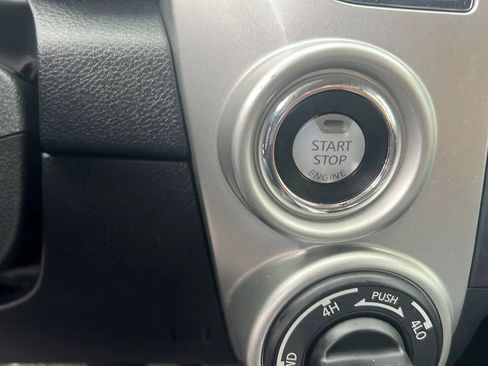 Used 2019 Nissan Titan SV w/ SV Convenience Package AWD/4WD image 14