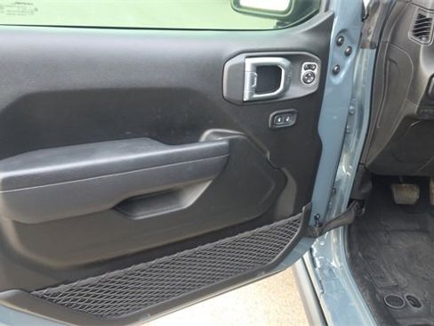 Used 2024 Jeep Gladiator Sport image 10