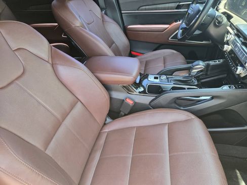 Certified 2023 Kia Telluride EX w/ EX Captain's Chair Package FWD image 19