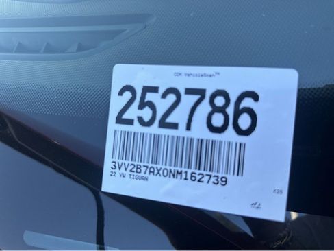 Used 2022 Volkswagen Tiguan SE image 43