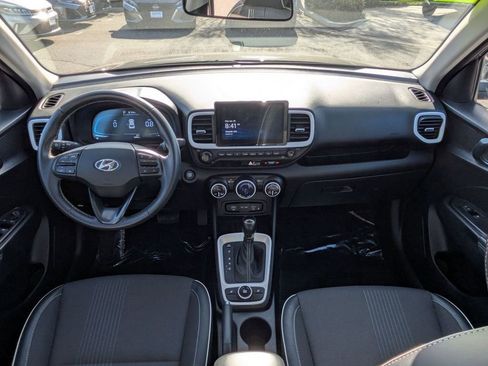 Certified 2025 Hyundai Venue Limited FWD image 23