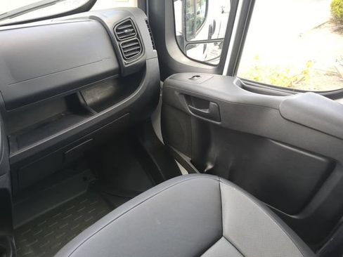 Used 2025 RAM ProMaster 2500 w/ Convenience Group FWD image 18
