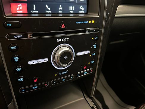Used 2018 Ford Explorer Sport AWD/4WD image 15