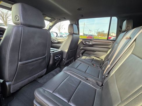 Used 2024 Chevrolet Suburban LT image 35