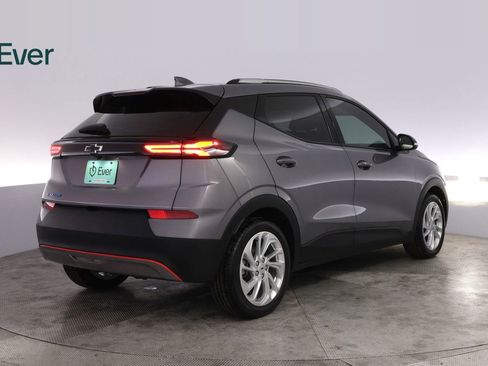 Used 2023 Chevrolet Bolt EUV LT w/ Driver Confidence Package FWD image 3