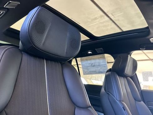 New 2026 Cadillac Vistiq Sport image 18