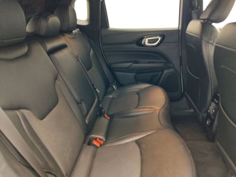 Used 2022 Jeep Compass Latitude FWD image 19