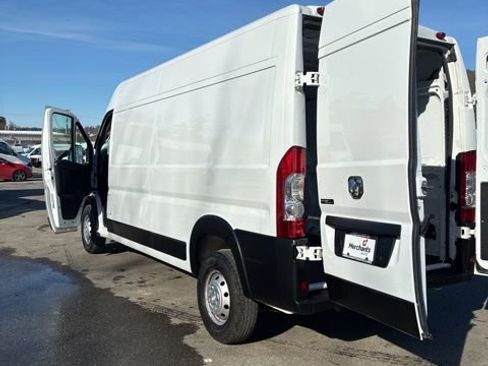 Used 2024 RAM ProMaster 2500 w/ Convenience Group image 14