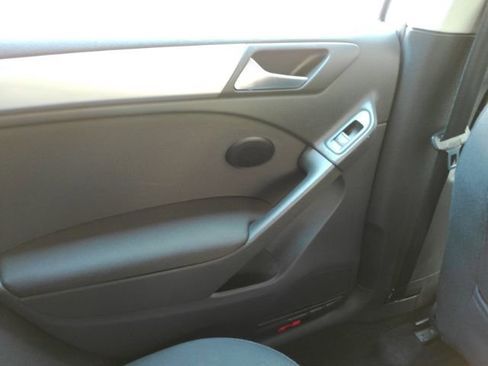 Used 2012 Volkswagen Golf 4-Door FWD image 28