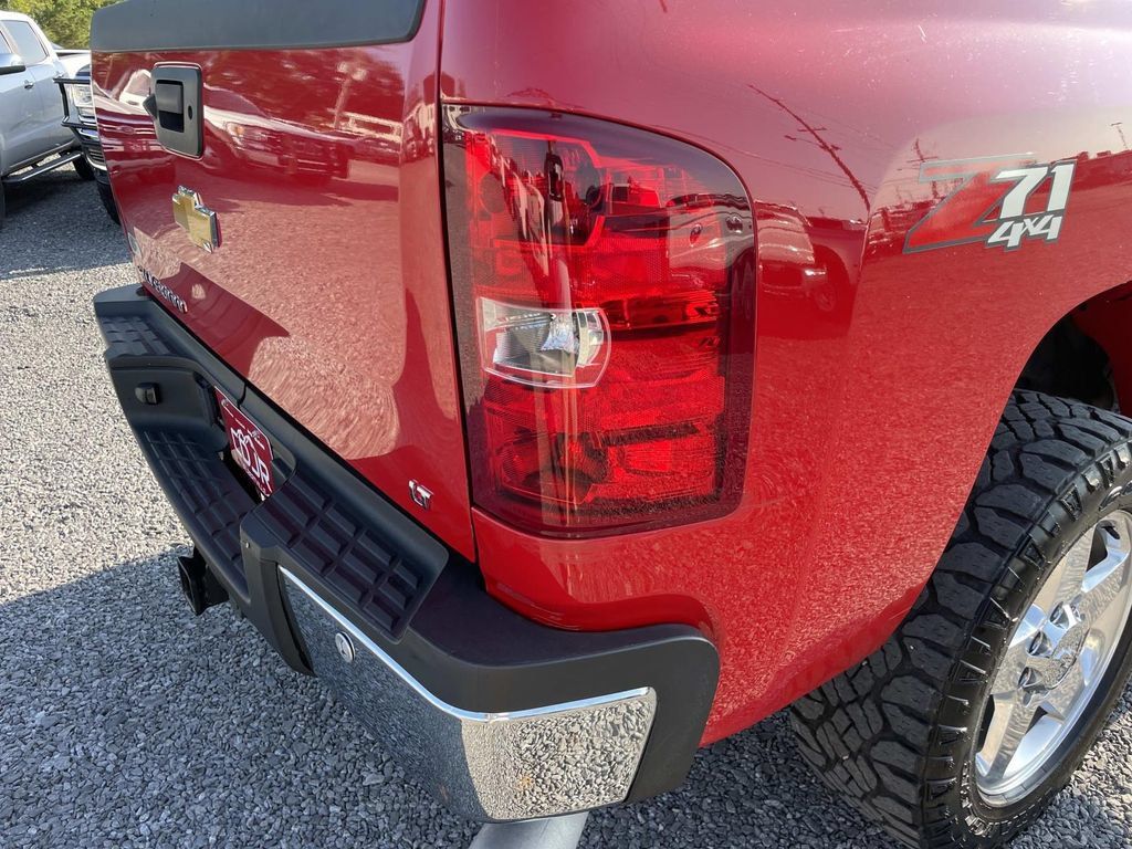 Used 2014 Chevrolet Silverado 2500 LT w/ Interior Plus Package AWD/4WD image 20