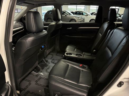 Used 2018 Toyota Highlander XLE image 15