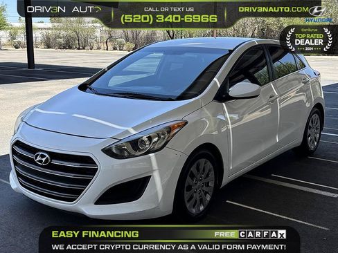 Used 2017 Hyundai Elantra GT FWD image 3