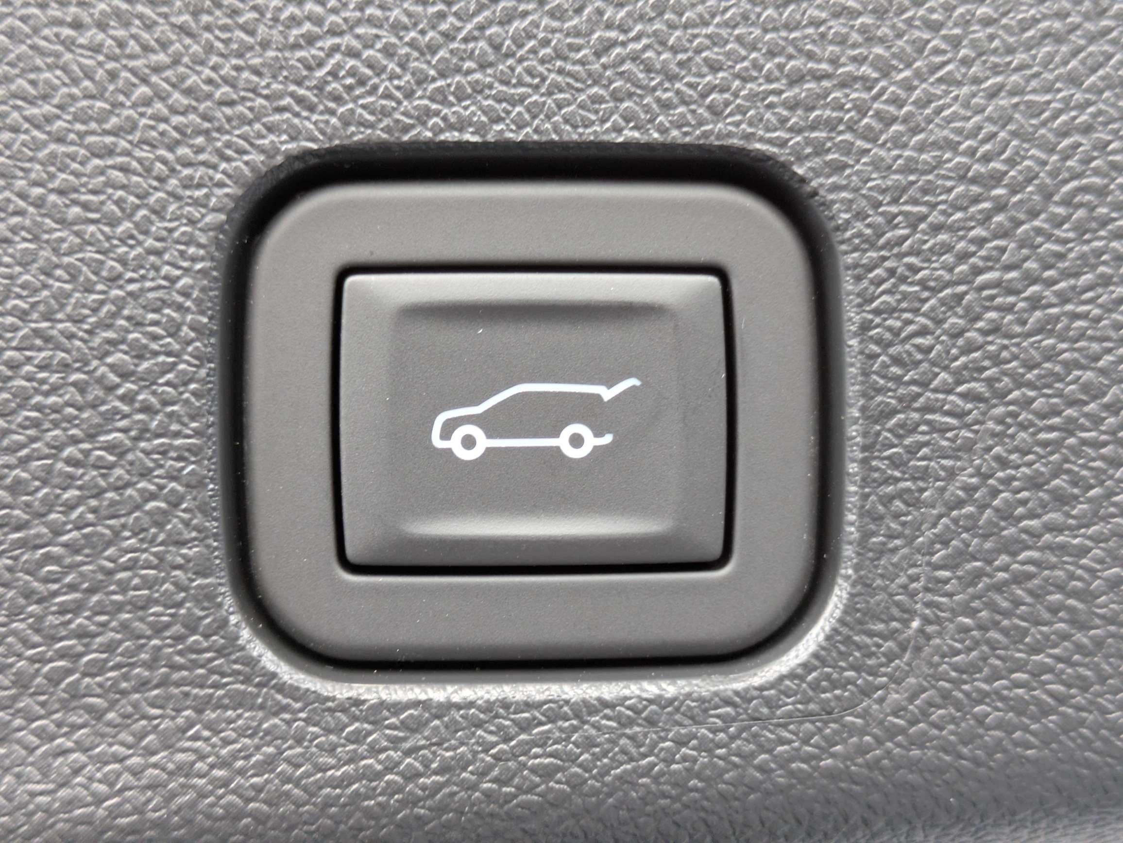 New 2027 Chevrolet Traverse LT w/ Driver Confidence Package FWD image 8