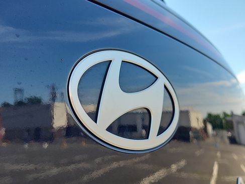 Used 2024 Hyundai Kona Limited AWD/4WD image 30