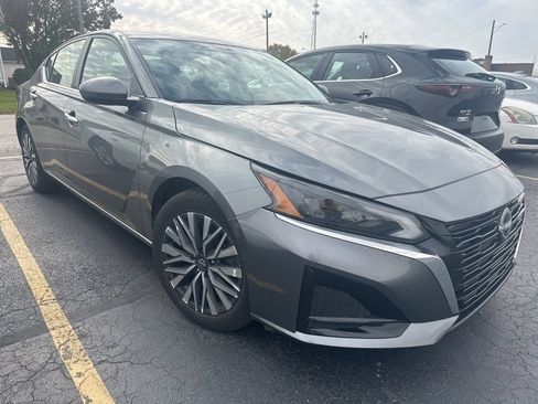 Used 2023 Nissan Altima 2.5 SV image 1