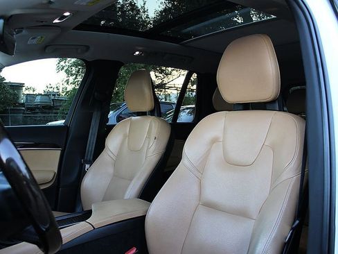Used 2016 Volvo XC90 T6 Momentum AWD/4WD image 11