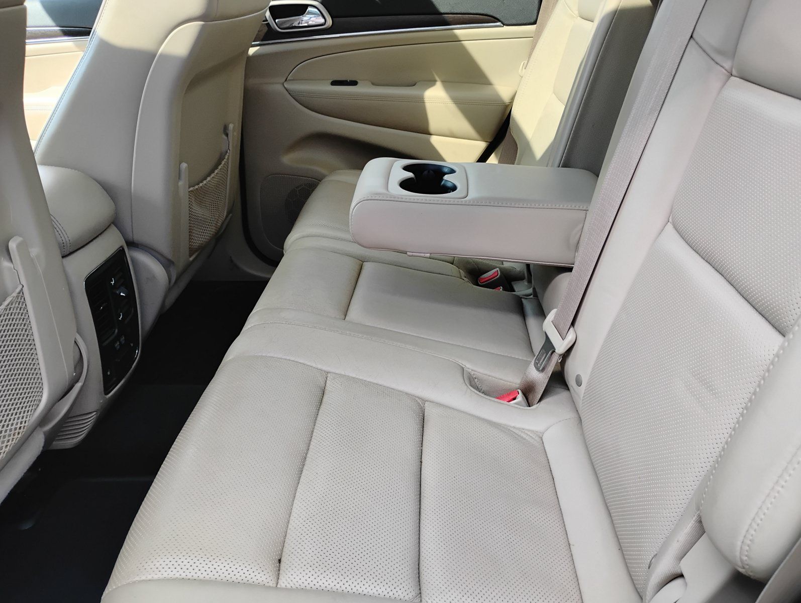 Used 2014 Jeep Grand Cherokee Limited w/ Luxury Group II AWD/4WD image 24