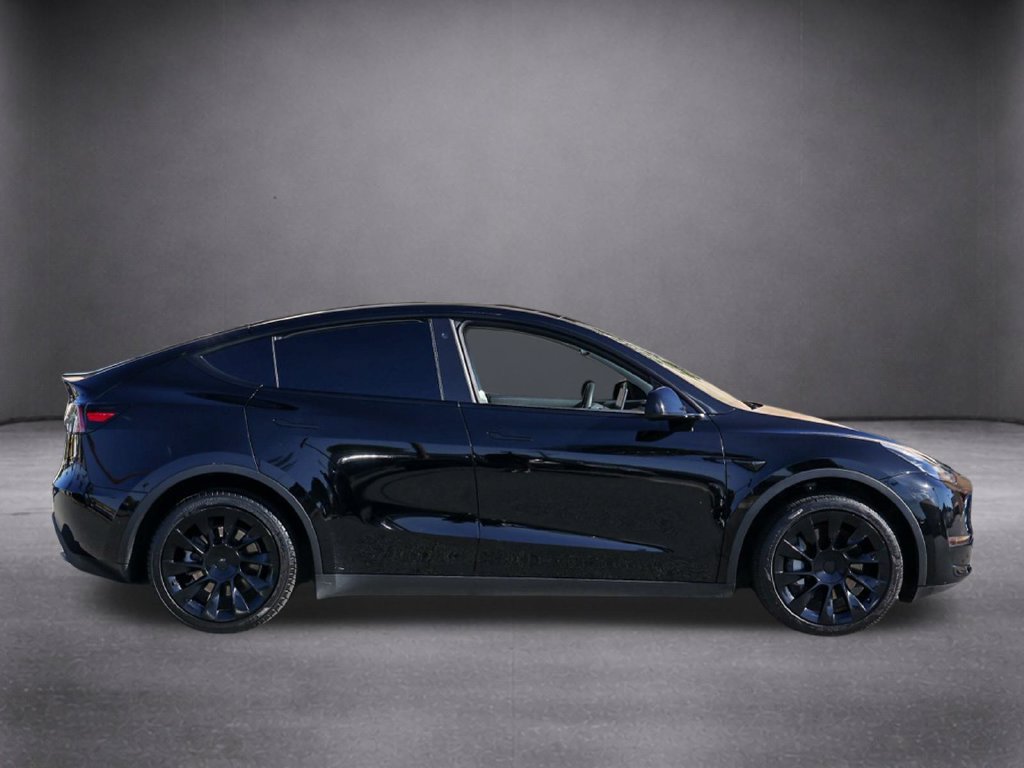 Used 2022 Tesla Model Y Long Range AWD/4WD image 3