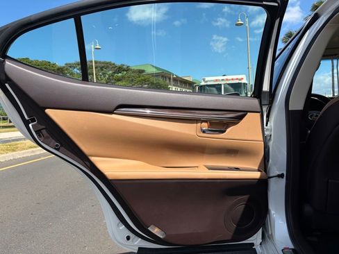 Used 2016 Lexus ES 350 FWD image 16