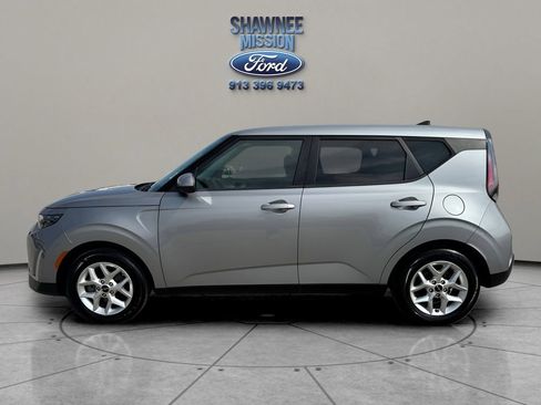 Used 2023 Kia Soul LX w/ LX Technology Package image 8