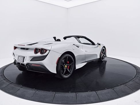 Used 2022 Ferrari F8 Tributo RWD image 31