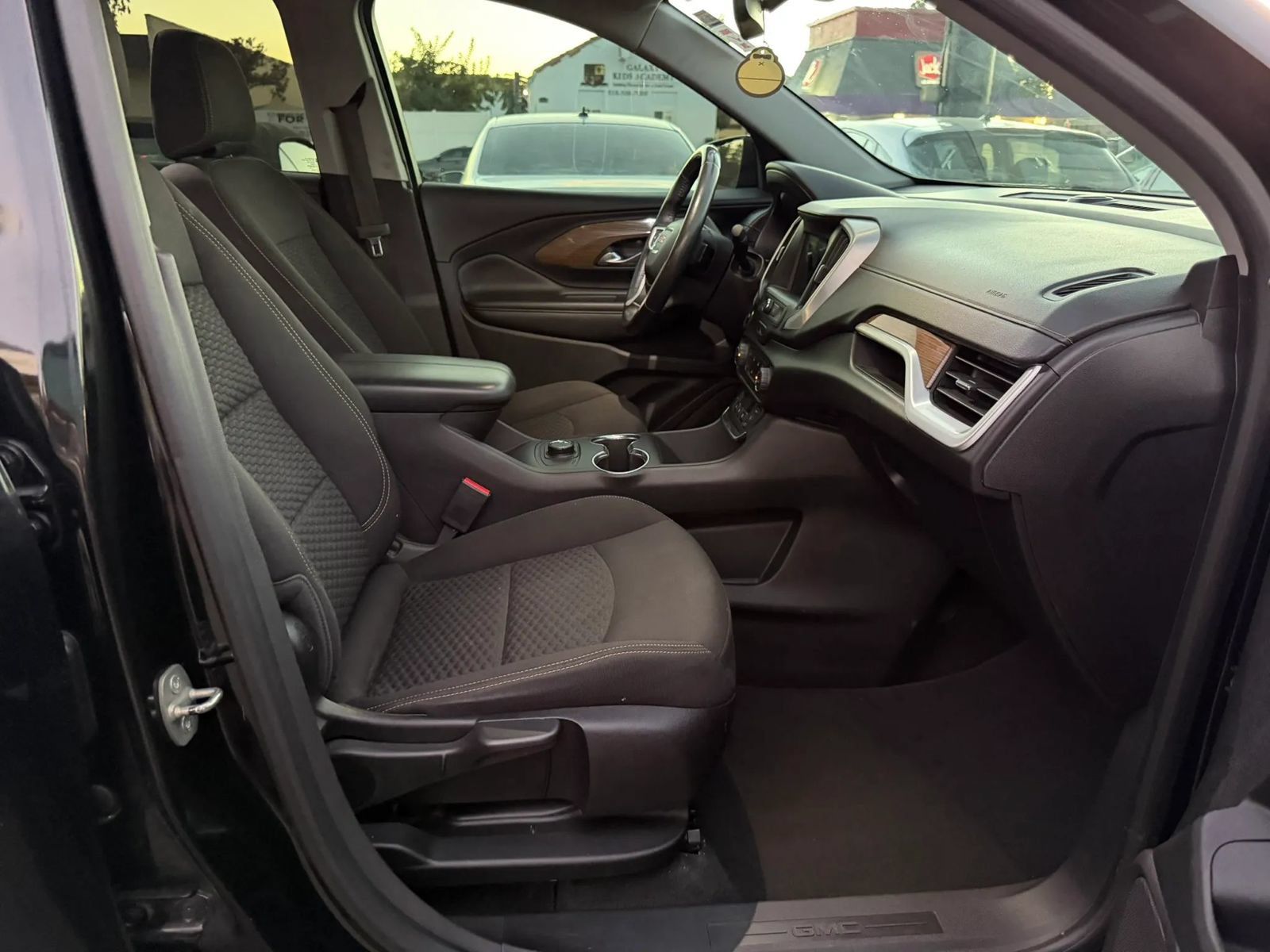 Used 2018 GMC Terrain SLE FWD image 17