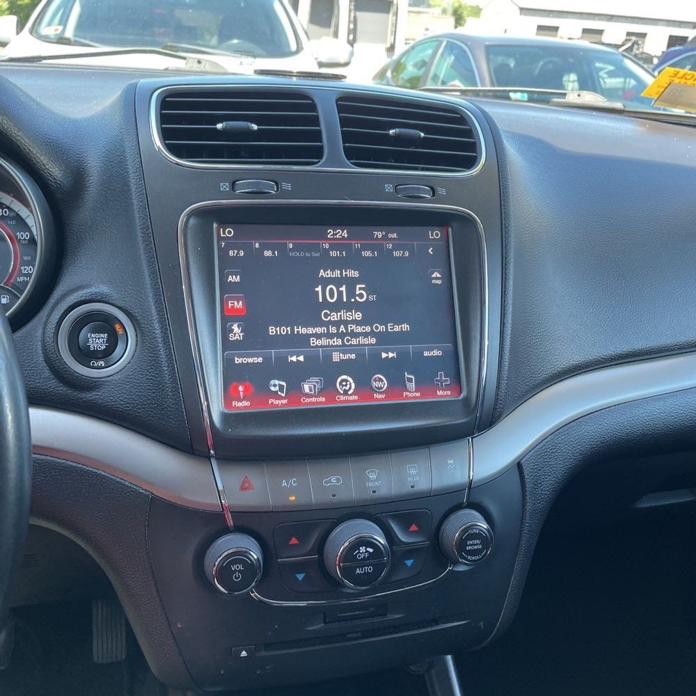 Used 2018 Dodge Journey Crossroad w/ Nav & Sun Group FWD image 10