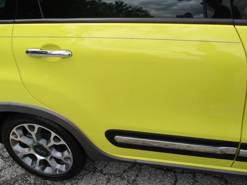 Used 2017 FIAT 500L Trekking w/ Premium Package FWD image 19