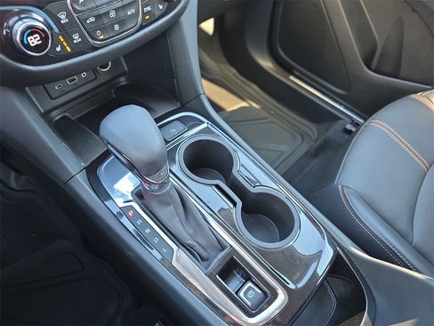 Used 2023 Chevrolet Equinox Premier image 31