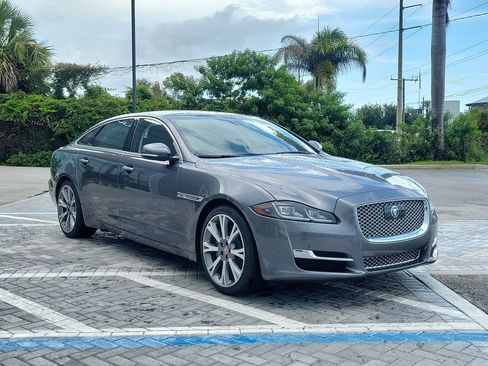 Used 2017 Jaguar XJ L Portfolio RWD image 7