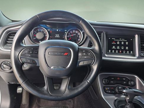 Used 2019 Dodge Challenger SXT image 17