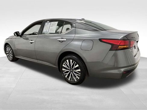 Used 2025 Nissan Altima 2.5 SV image 4