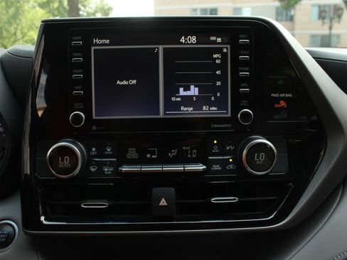 Used 2020 Toyota Highlander L AWD/4WD image 32